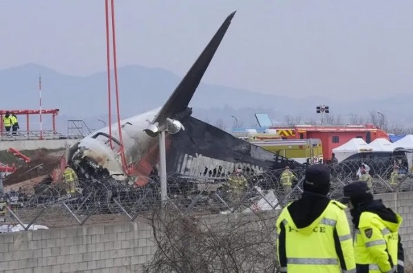 Korkutan yangın! Yolcu uçağı alev aldı